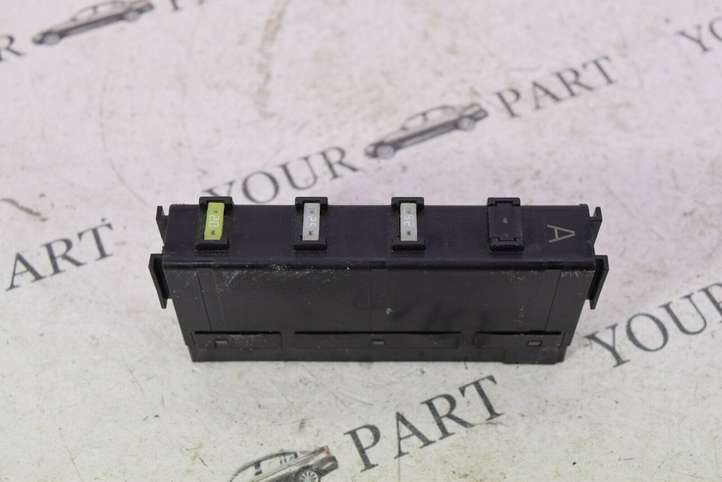 Lexus GS 300 350 430 450h (2004 - 2007)  8264130250 Блок предохранителей