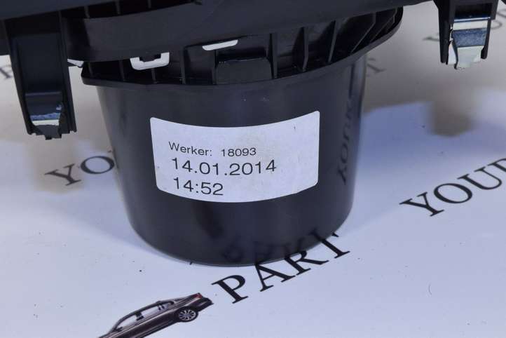 BMW 3 F30 F35 F31 (2012 - 2018)  9218909 Передний держатель чашки
