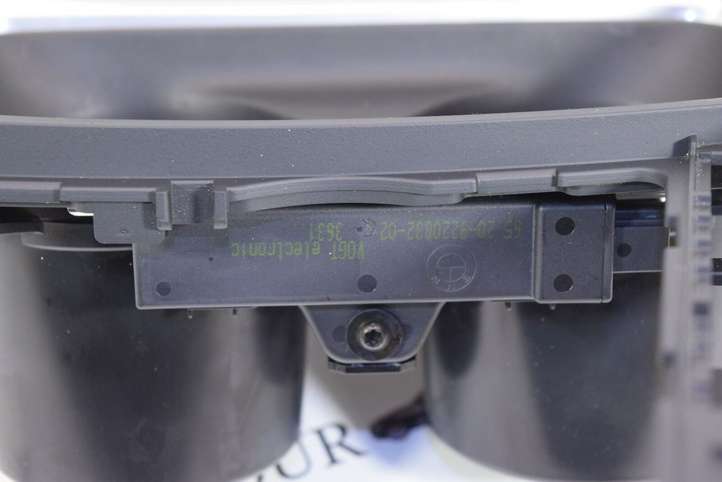 BMW 3 F30 F35 F31 (2012 - 2018)  9218909 Передний держатель чашки