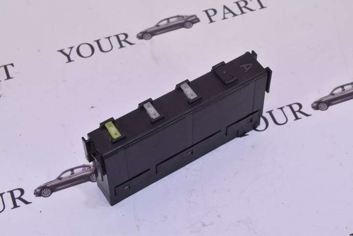 Lexus GS 300 350 430 450h (2004 - 2007)  8264130250 Ящик предохранителей (комплект)