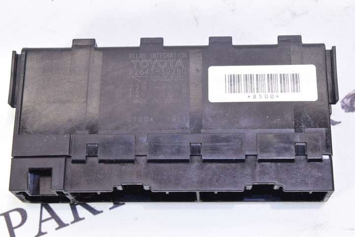 Lexus GS 300 350 430 450h (2004 - 2007)  8264130250 Ящик предохранителей (комплект)