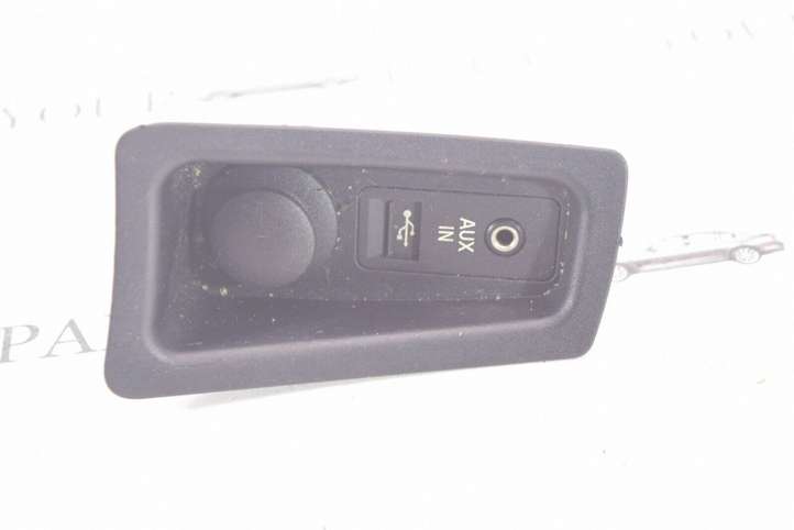 BMW 1 E81 E87 (2004 - 2011)  9110412 Разъем AUX