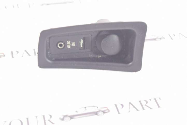 BMW 1 E81 E87 (2004 - 2011)  9110412 Разъем AUX