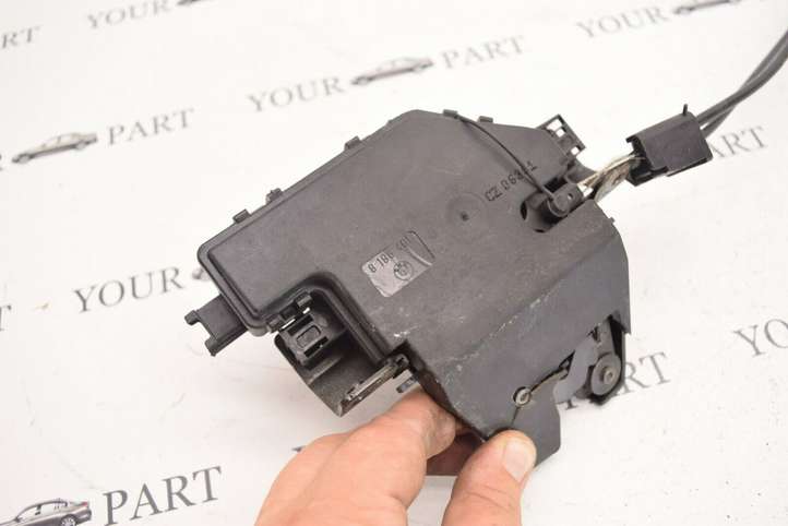BMW 1 E81 E87 (2004 - 2011)  8196401 Замок задней крышки