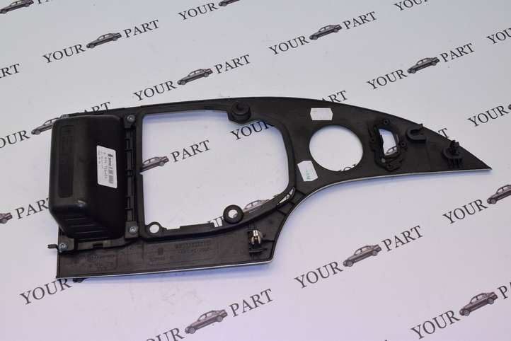 BMW 5 E60 E61 (2004 - 2010)  6974716 Рамка рычага переключения передач