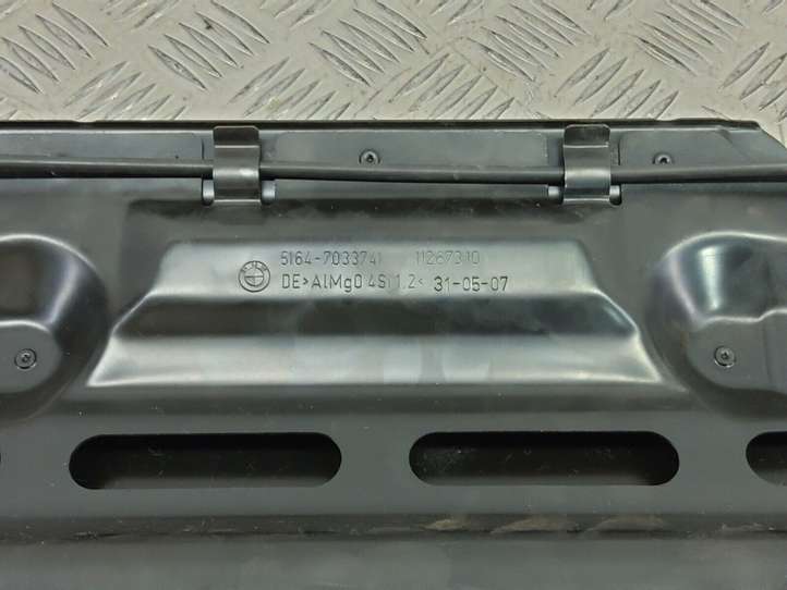 BMW 5 E60 E61 (2004 - 2010)  7033741 Верхняя часть панели радиаторов (телевизора)