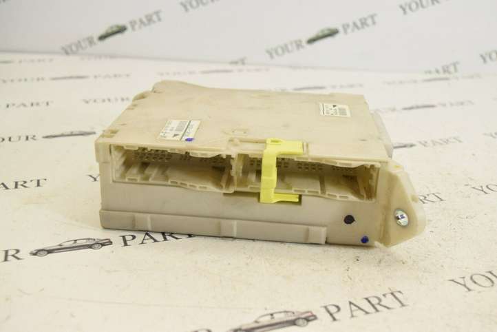 Lexus GS 300 350 430 450h (2004 - 2007)  8273030631 Блок предохранителей