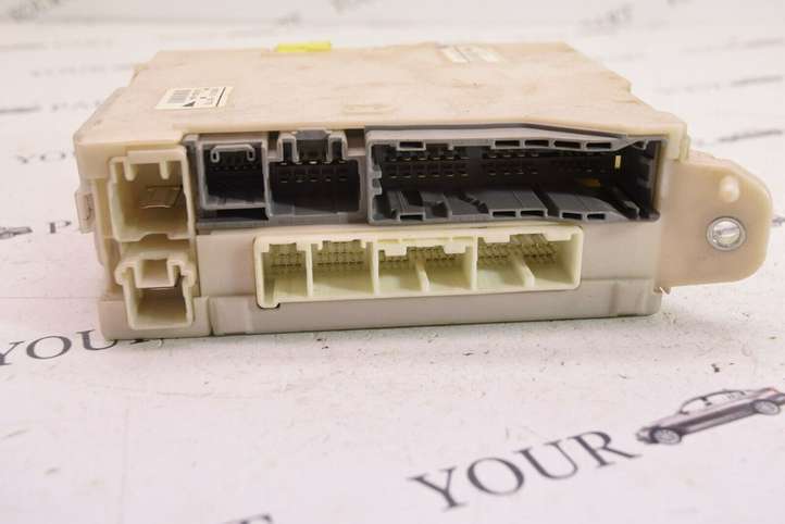 Lexus GS 300 350 430 450h (2004 - 2007)  8273030631 Блок предохранителей