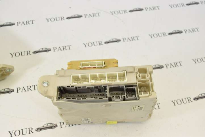 Lexus GS 300 350 430 450h (2004 - 2007)  8273030620 Блок управления усилителя руля