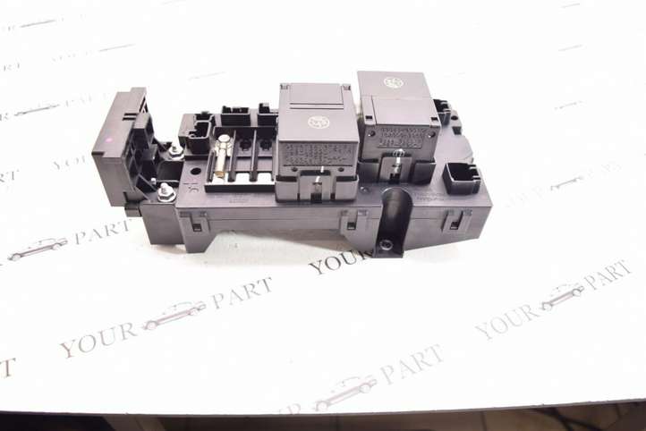 Lexus GS 300 350 430 450h (2004 - 2007)  G382030010A Блок монтирования реле