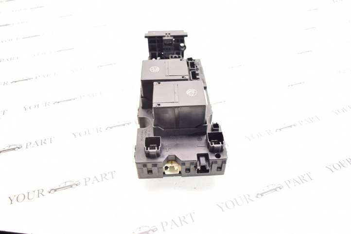 Lexus GS 300 350 430 450h (2004 - 2007)  G382030010A Блок монтирования реле