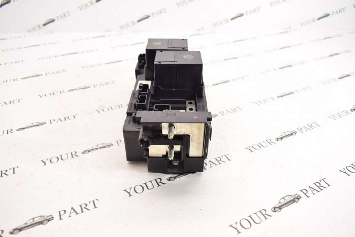 Lexus GS 300 350 430 450h (2004 - 2007)  G382030010A Блок монтирования реле