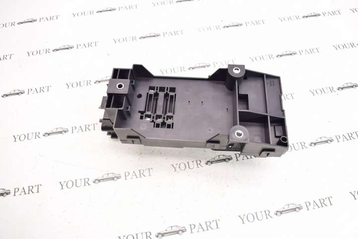 Lexus GS 300 350 430 450h (2004 - 2007)  G382030010A Блок монтирования реле