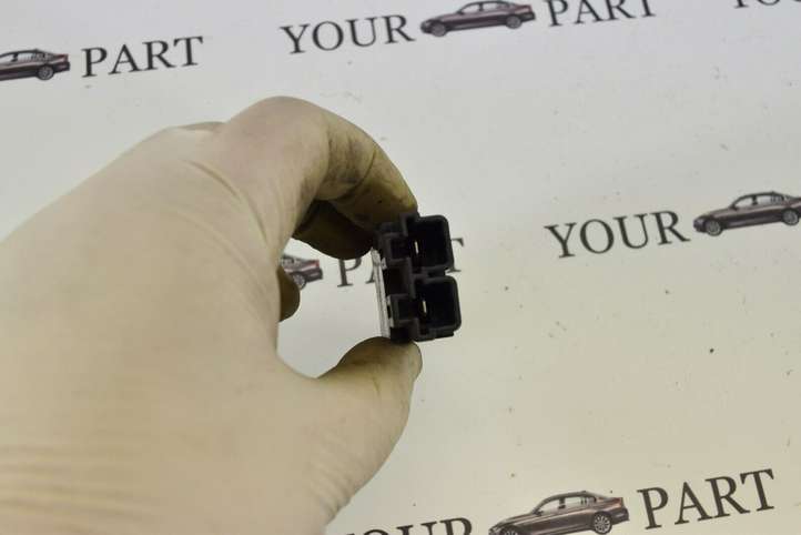 Lexus RX 300 (2003 - 2006)  9098004172 Другое реле