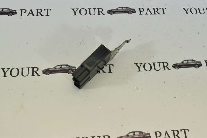 Lexus RX 300 (2003 - 2006)  9098004172 Другое реле