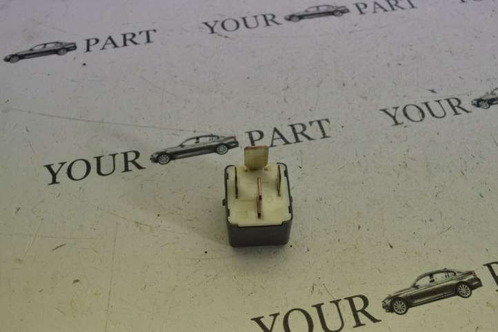 Toyota Auris 150 (2006 - 2012)  9098702025 Другое реле