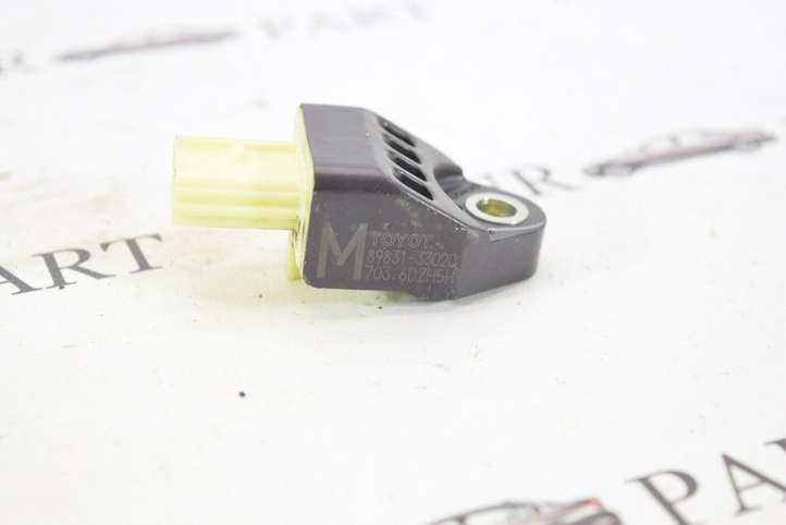 Toyota Prius (XW20) (2003 - 2009)  8983133020 Датчик удара надувных подушек