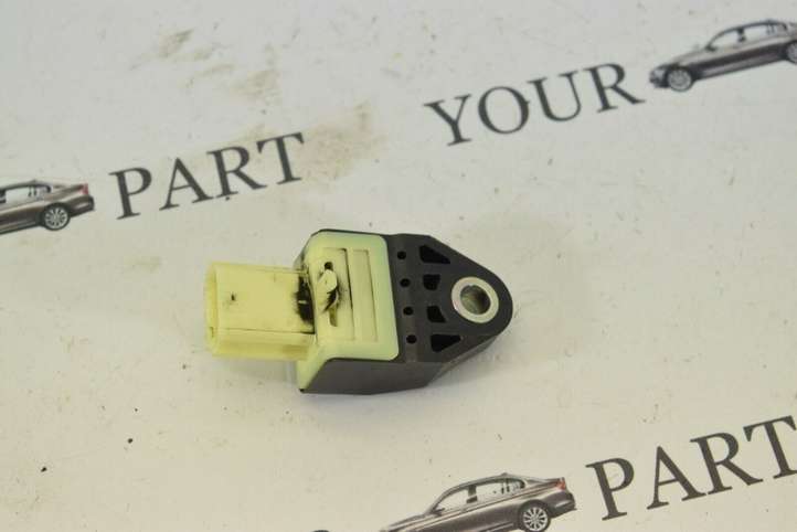 Toyota Prius (XW20) (2003 - 2009)  8983133020 Датчик удара надувных подушек