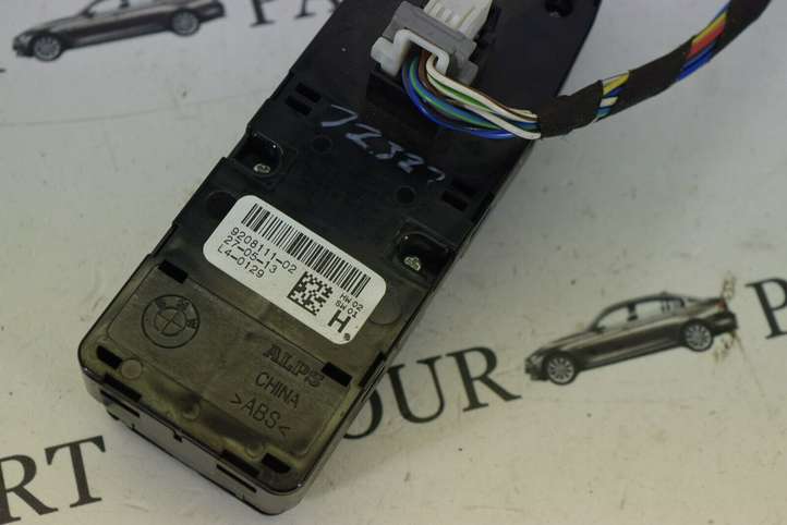 BMW 5 F10 F11 (2009 - 2016)  9208111 Кнопка стеклоподъемников