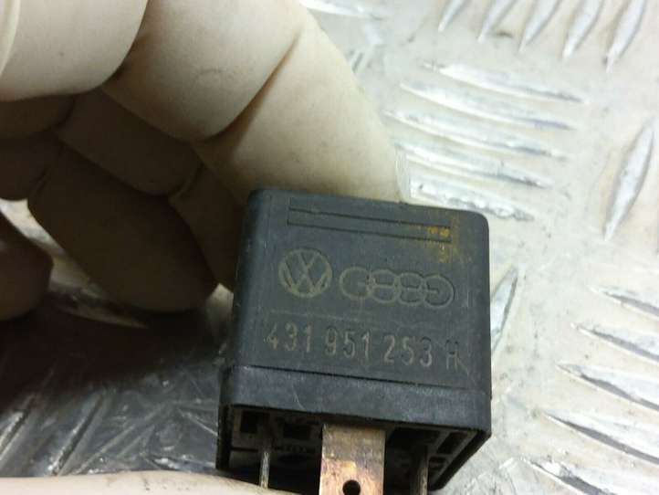 Audi A4 (2000 - 2006)  431951253H Другое реле