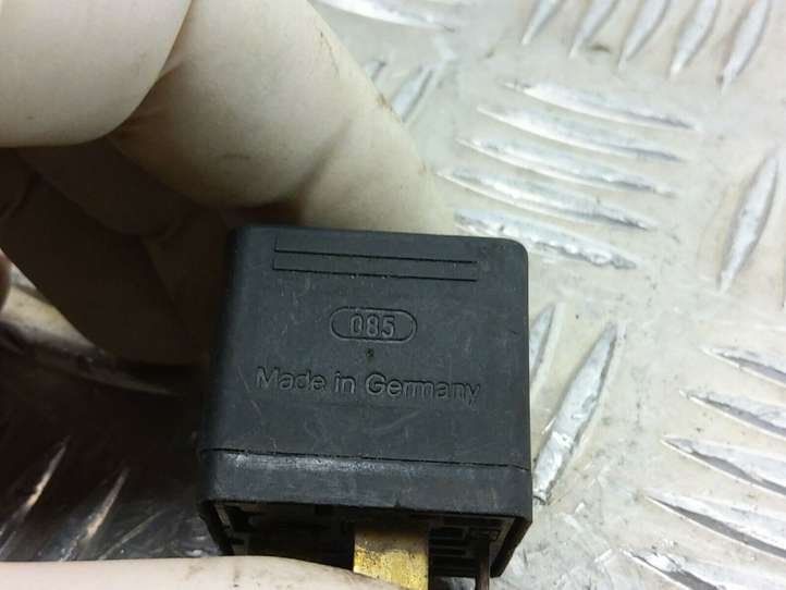 Audi A4 (2000 - 2006)  431951253H Другое реле