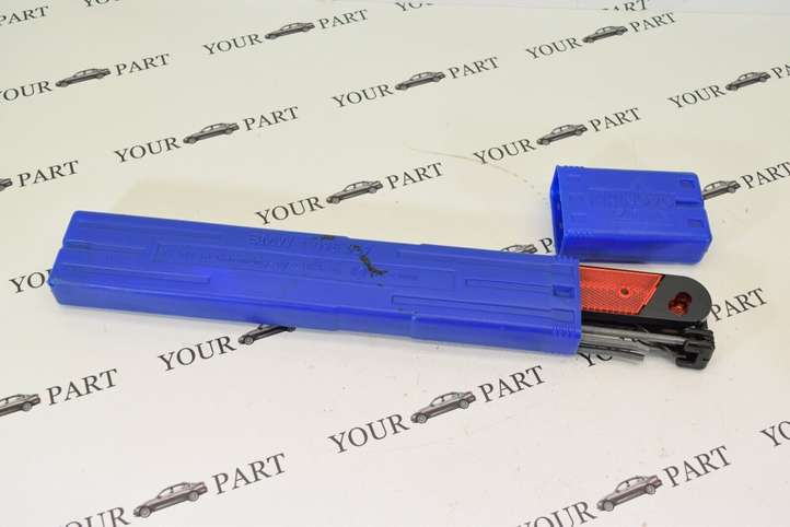 BMW 5 E60 E61 (2004 - 2010)  1095457 Аварийный знак