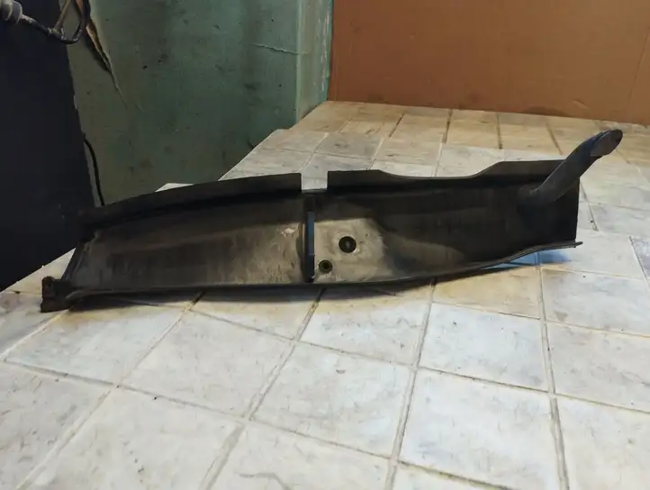 BMW 1 E81 E87 (2004 - 2011)  64316925974 Другая деталь отсека двигателя