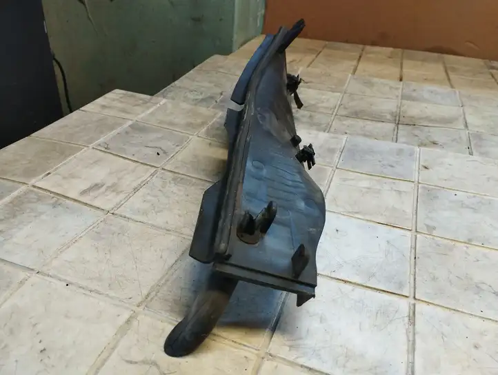 BMW 1 E81 E87 (2004 - 2011)  64316925974 Другая деталь отсека двигателя