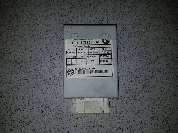 BMW 5 E60 E61 (2004 - 2010)  37146784314 Блок управления пневмоподвеской (задний)