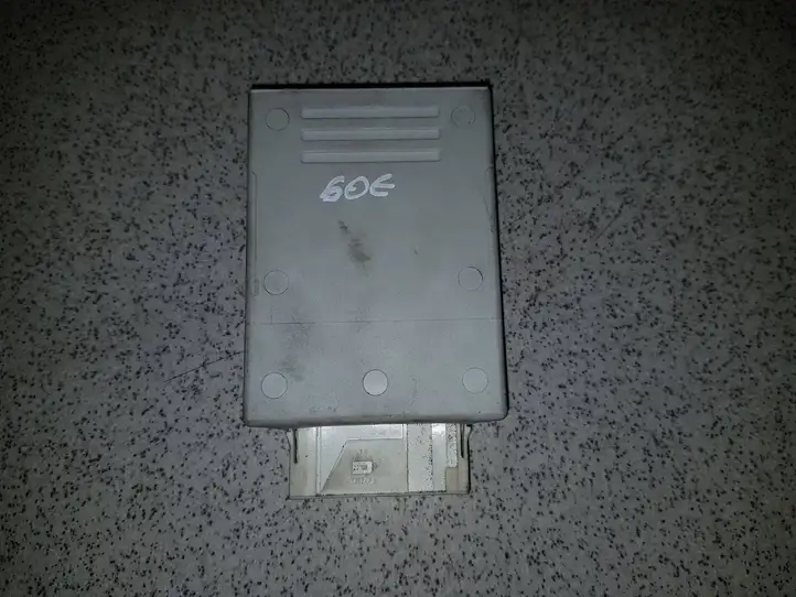 BMW 5 E60 E61 (2004 - 2010)  37146784314 Блок управления пневмоподвеской (задний)