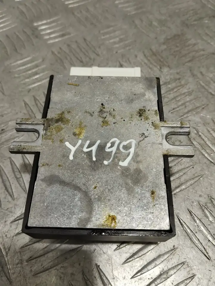 BMW X5 F15 (2013 - 2017)  7358145 Блок управления топливного насоса