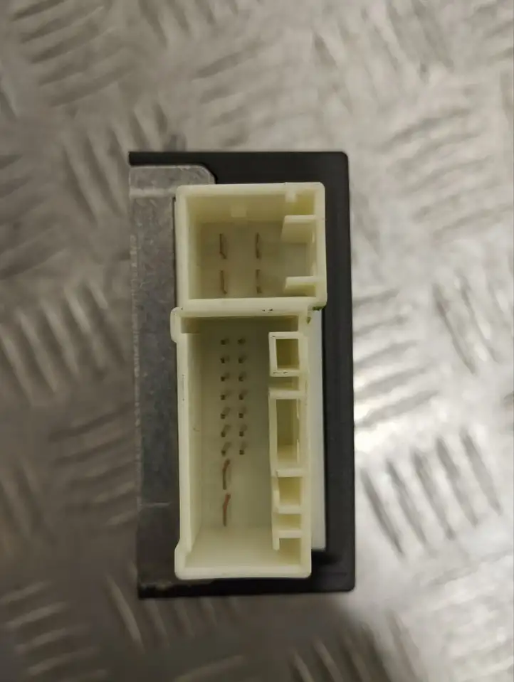 BMW X5 F15 (2013 - 2017)  7358145 Блок управления топливного насоса