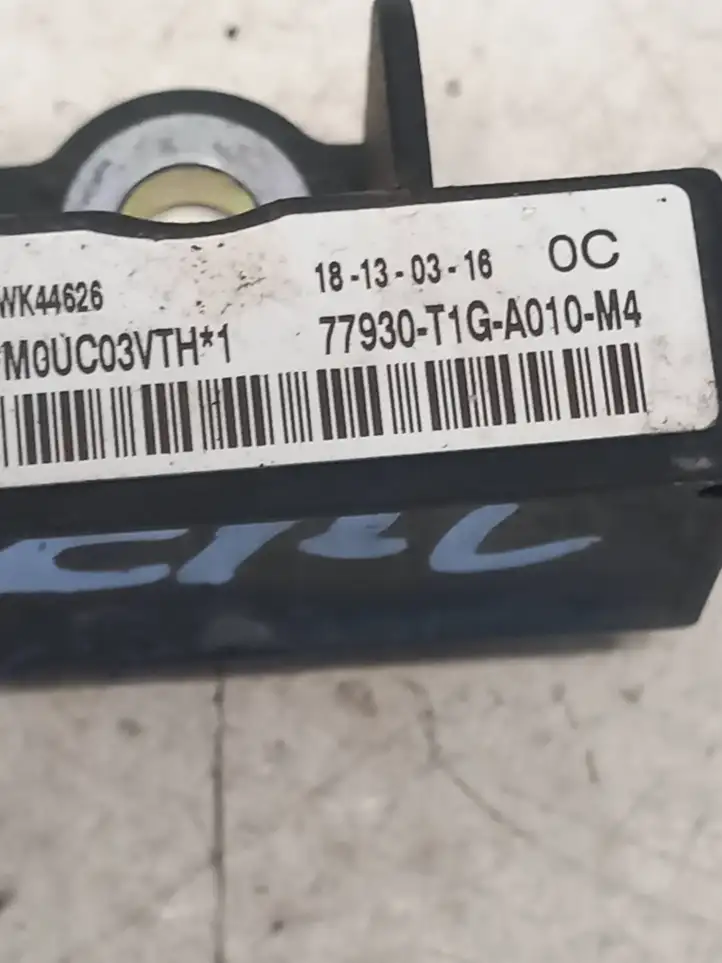 Honda CR-V (2012 - 2016) M01C03VTH1 Датчик удара SRS — фото 3