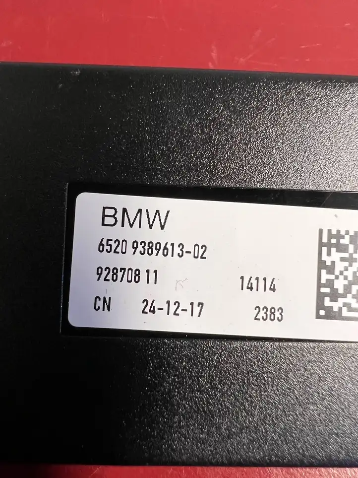 BMW X3 G01 (2018 - 2024) 9389613 Усилитель антенны — фото 3