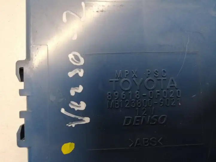 Toyota Corolla Verso E121 (2001 - 2004) 896180F020 Блок управления зажиганием — фото 3