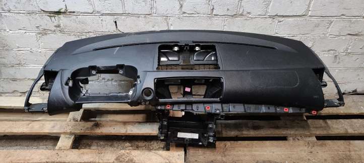 75064014 BMW 1 E81 E87 Panelė