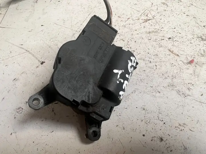 Opel Astra H (2004 - 2009) 52406339R02 Двигатель задвижки потока воздуха — фото 2