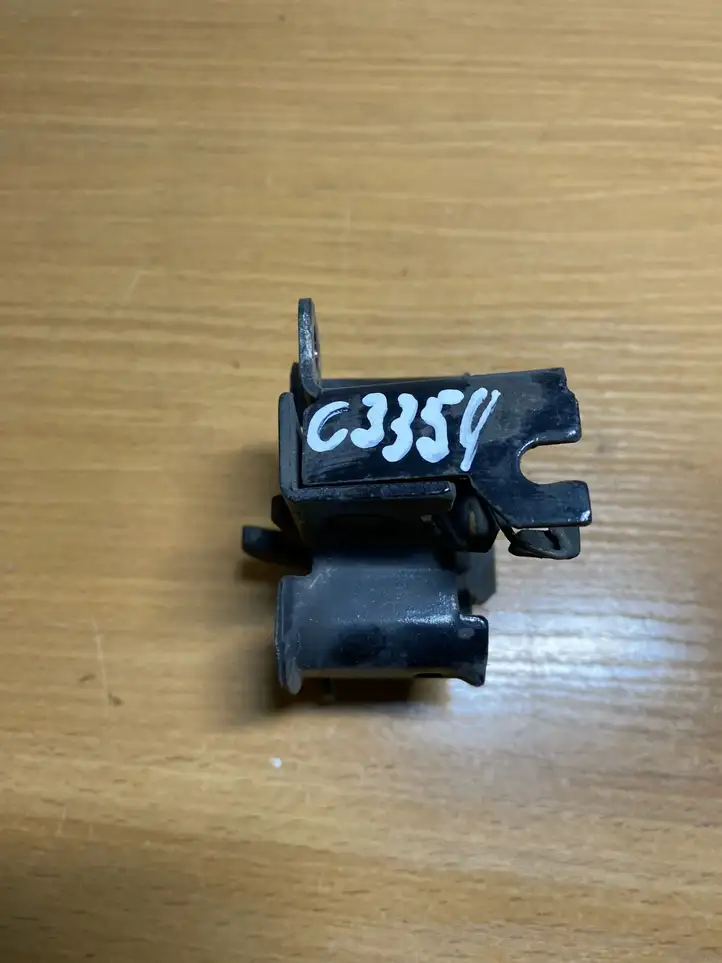 Mercedes-Benz CLS C219 (2003 - 2011)  A2198800160 Замок капота