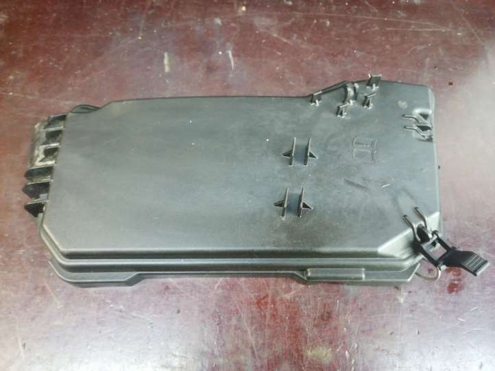 Mercedes-Benz C W204 (2007 - 2014)  A2045400082 Крышка ящика предохранителей