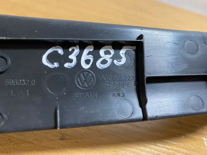 Volkswagen Golf VII (2013 - 2019) 5G0868223 Прочие детали салона — фото 3