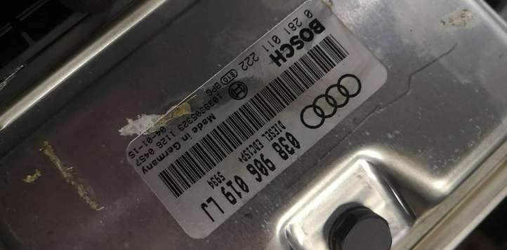 Audi A4 (2000 - 2006)   Блок управления двигателя