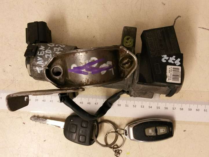 Toyota Avensis T250 (2003 - 2006)  8966105821 Комплект зажигания