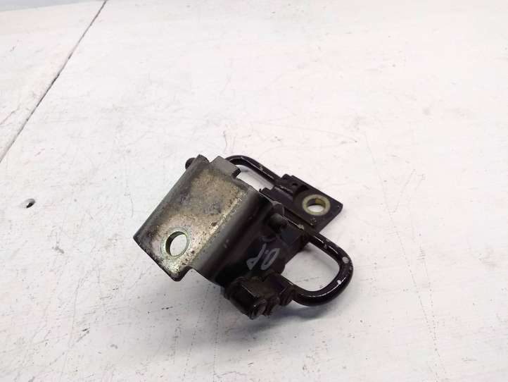 Audi A3/S3 8P (2004 - 2008)  8E0831412B Нижняя петля передней двери