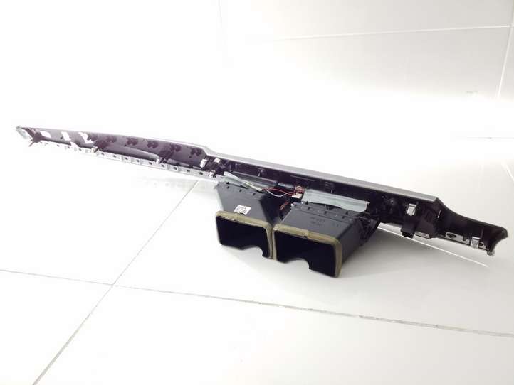 BMW 5 F10 F11 (2009 - 2016)  F4916688509 Центральный дефлектор