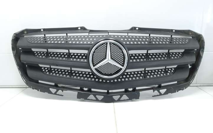 Mercedes-Benz Sprinter W906 (2006 - 2018)  A9068880523 Верхняя решётка