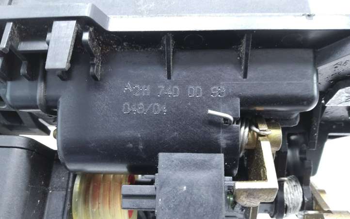 Mercedes-Benz E W211 (2002 - 2009)  A2117400093 Замок задней крышки