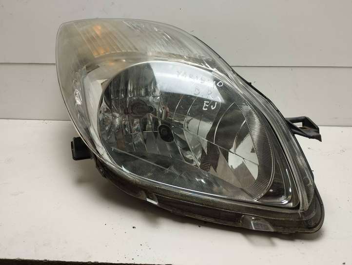 Toyota Yaris (2009 - 2012)  811100d350 Передняя фара