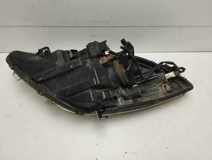 Toyota Yaris (2009 - 2012)  811100d350 Передняя фара