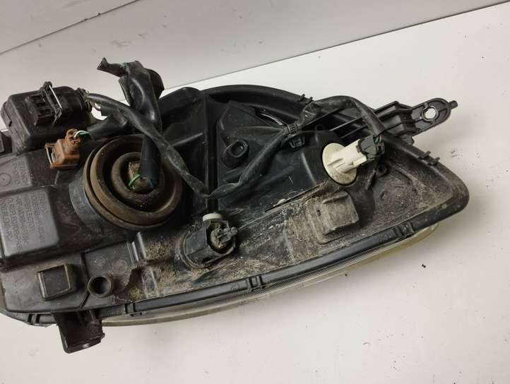 Toyota Yaris (2009 - 2012)  811100d350 Передняя фара
