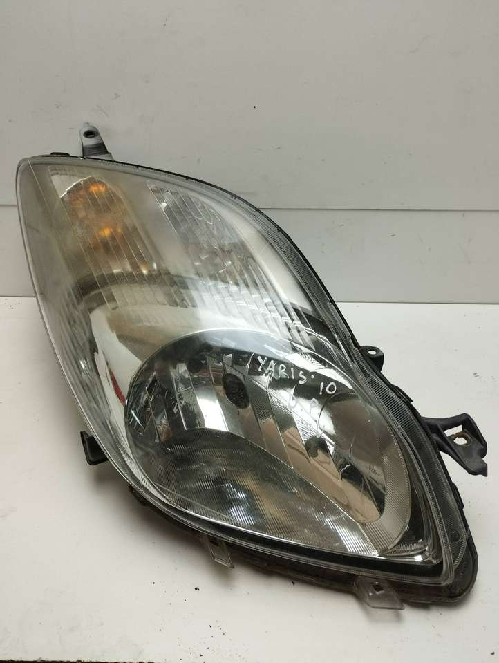 Toyota Yaris (2009 - 2012)  811100d350 Передняя фара